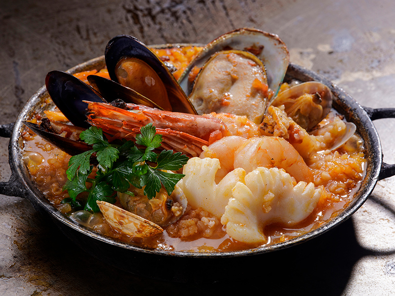 豊洲市場から 魚介のパエリア